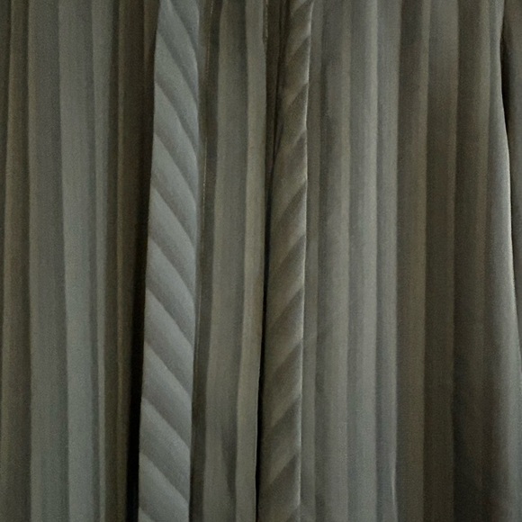 Ann Taylor Women’s Forest Green Button-down Collared Blouse w/ Neck Belt Sz. XS - Picture 3 of 10